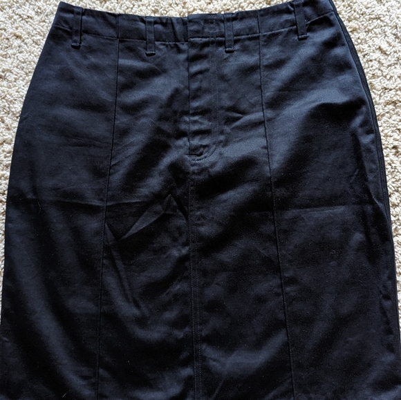 Banana Republic Dresses & Skirts - Black skirt size 8